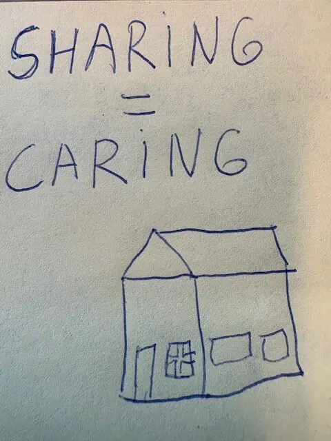 Schets van een huis met de woorden 'Sharing = Caring' erboven.